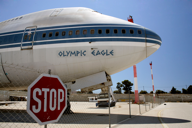Illustration for article titled Athens' Abandoned International Airport Is Incredibly Creepy